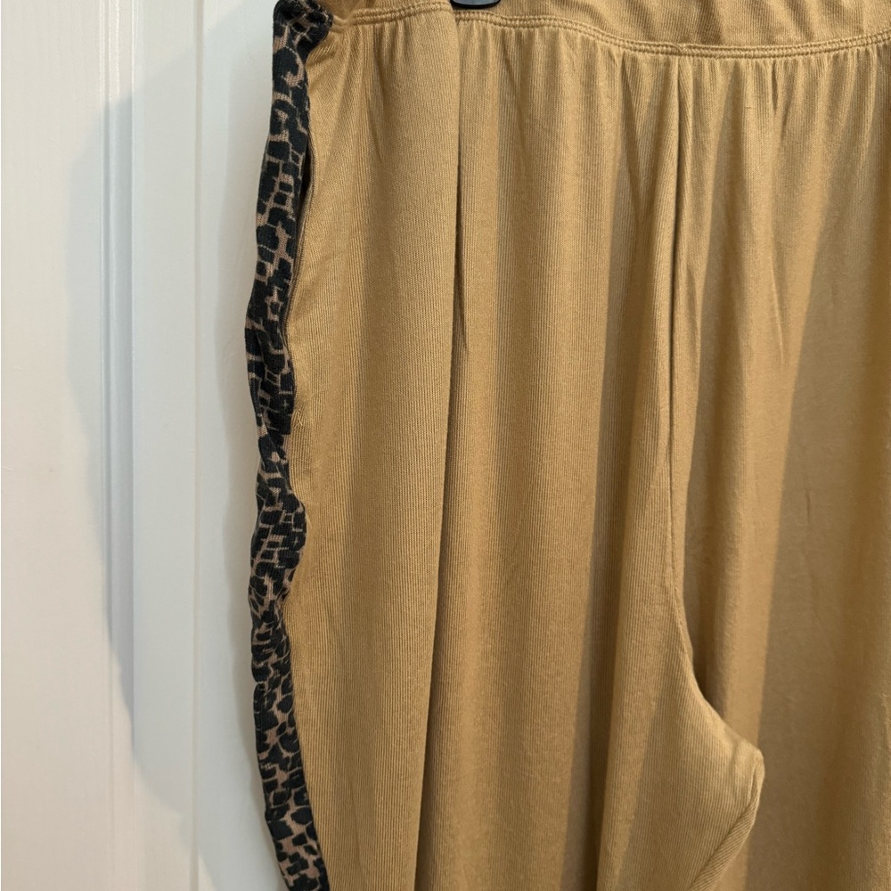 Retreat by Rhonda Shear NEW lounge pants camel tan leopard - Picture 2 of 5